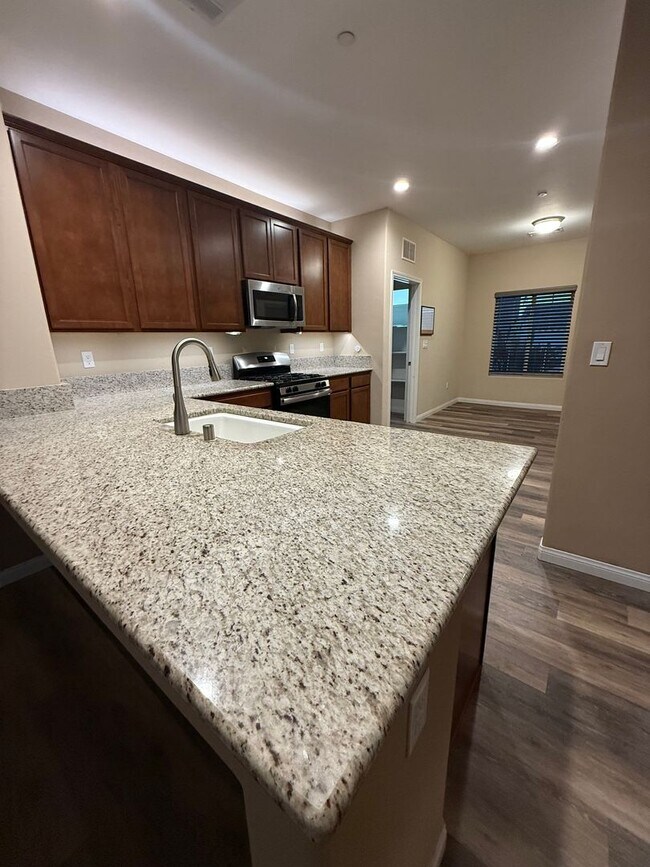 Foto del edificio - Modern 3-Bedroom Home in Southwest Bakersf...