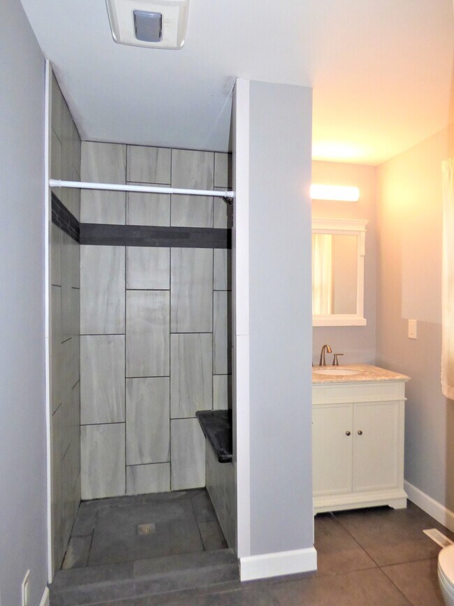 Bath 2 - 811 State St S