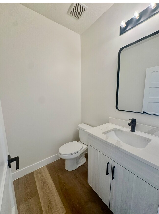 Building Photo - 4208 S Crimson Cir