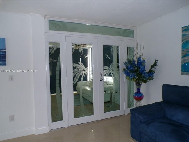 Foto del edificio - 6450 Collins Ave