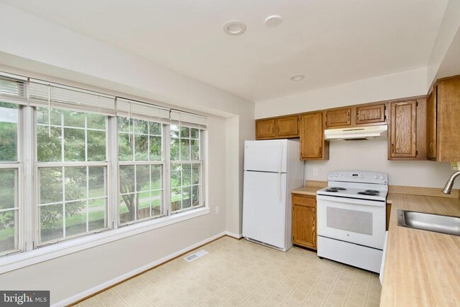 Building Photo - 6643 Medinah Ln