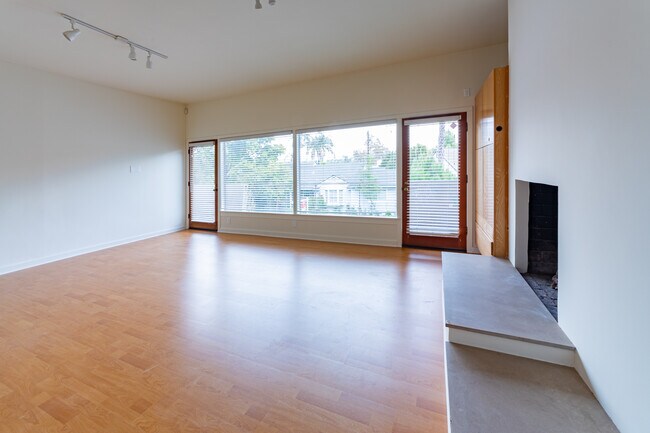 Foto del edificio - 3851 Vineland Ave