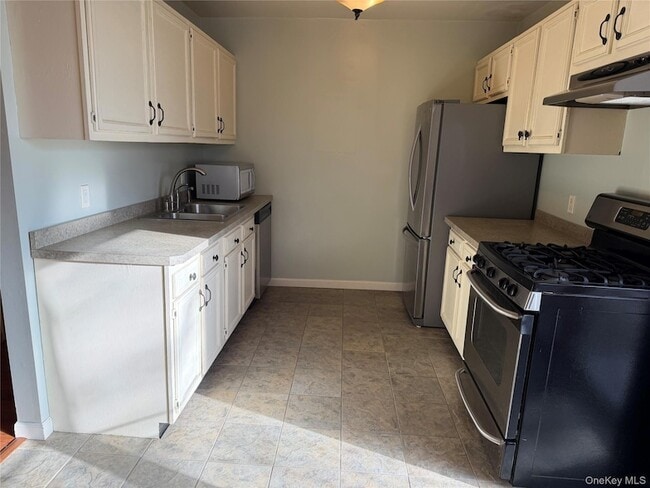 Foto del edificio - 276 Temple Hill Rd