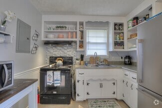 Building Photo - 307 Sunset Trail