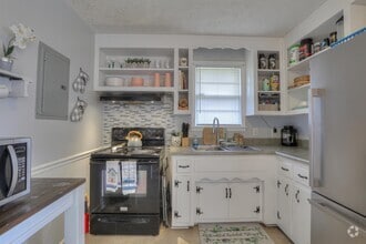 Building Photo - 307 Sunset Trail