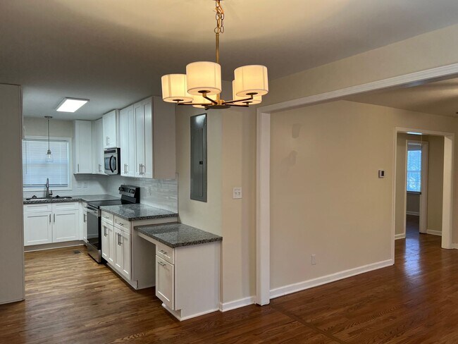 Building Photo - Minutes from RAFB!!