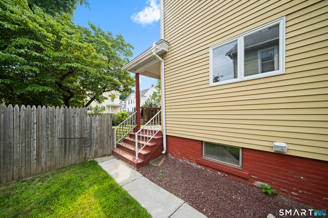 Building Photo - 44 Bigelow Ave