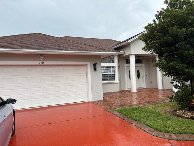 Foto del edificio - 2066 SW Savage Blvd