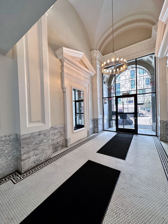 Foto del edificio - Larkin Street Apartments