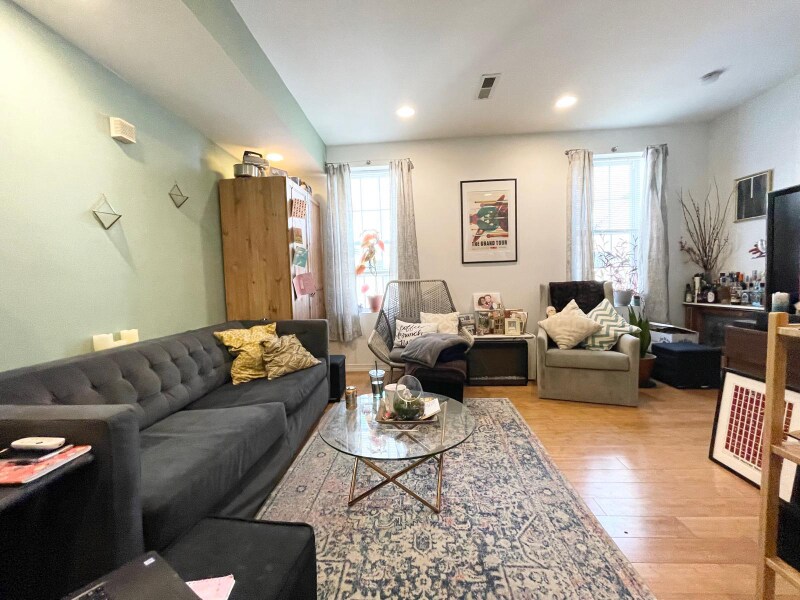 Primary Photo - 1328 N 6th St