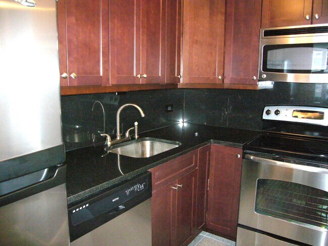 Foto del edificio - 4250 N Marine Dr