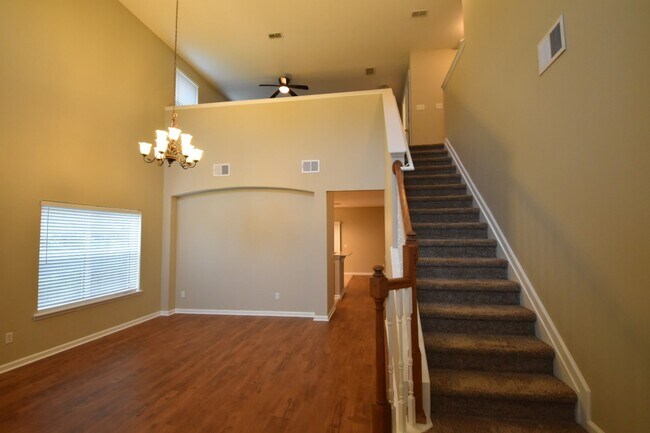 Building Photo - 218 Thornloe Dr