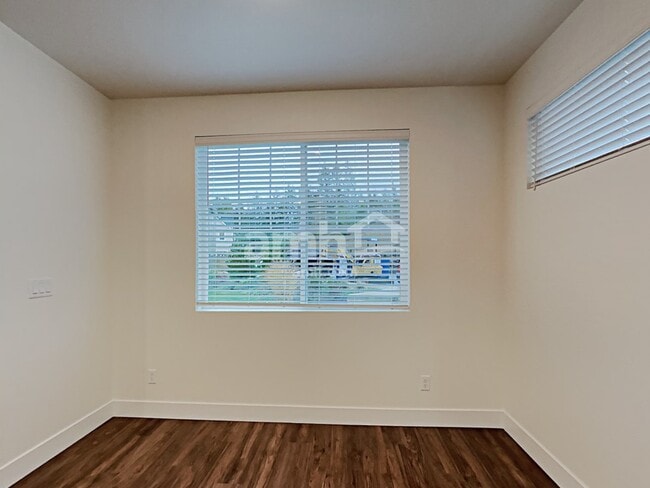 Building Photo - 33114 Glacier Ave SE