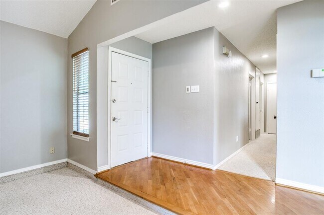Foto del edificio - 217 Glenwood Dr