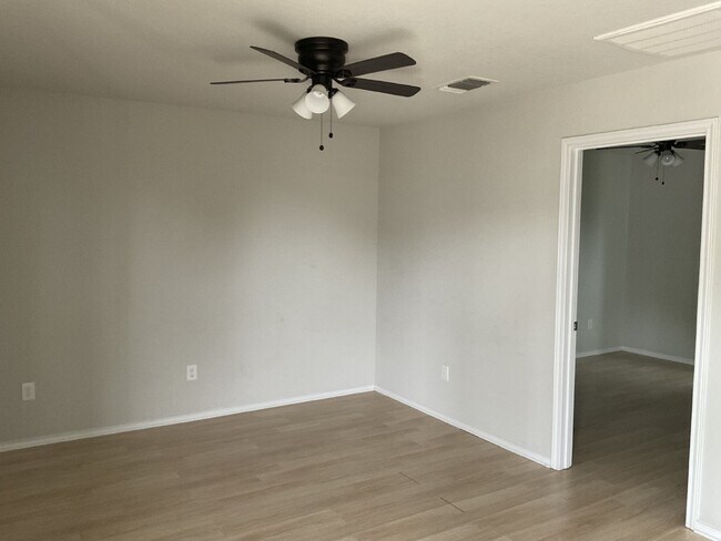 Foto del edificio - 2/1 home in Government Hill Area