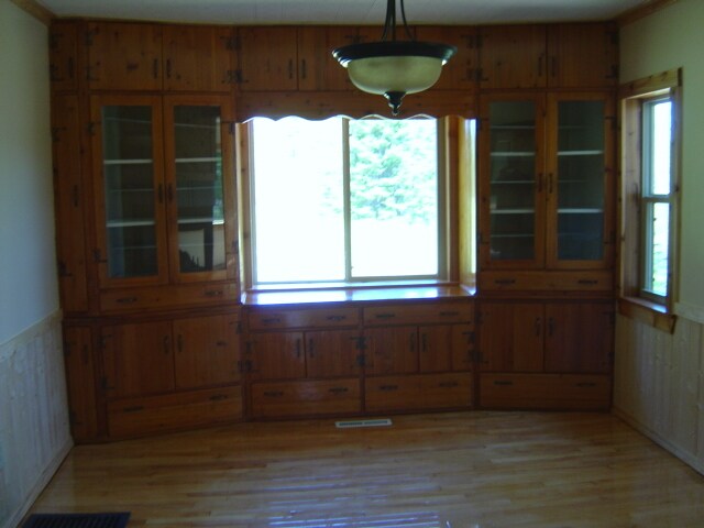 Comedor con gabinetes empotrados - 1596 Schmidt Rd