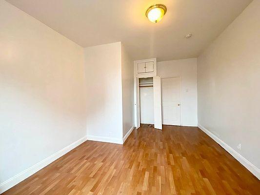 Foto del edificio - 3 bedroom in BRONX NY 10468