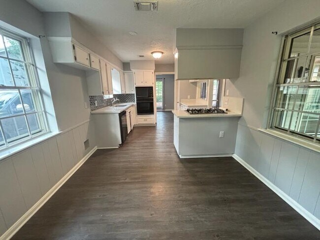 Foto del edificio - 8231 Roebourne Ln