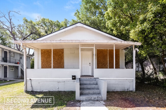 Building Photo - 1630 W 36th St
