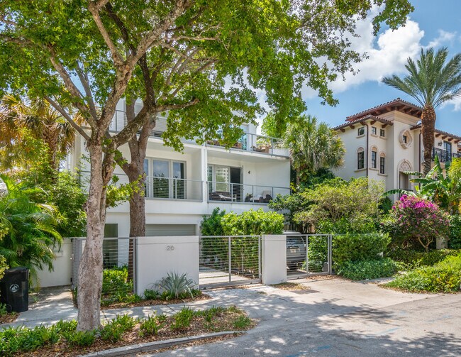 Gated entry - 26 SE 10th Ave