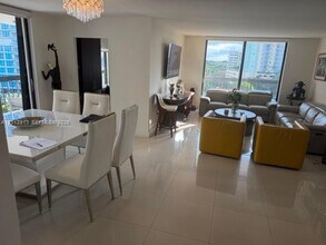 Building Photo - 2333 Brickell Ave