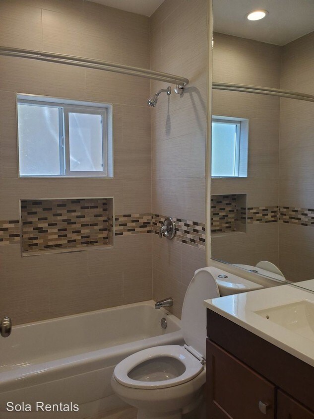 Building Photo - 1341 E 59th Pl