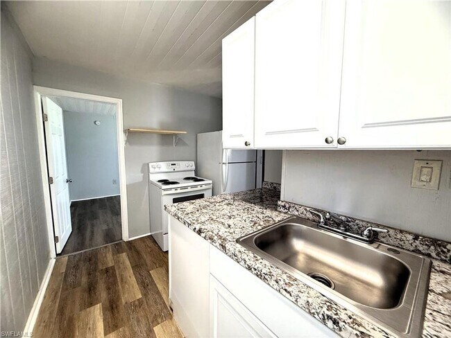 Foto del edificio - 8239 Suncoast Dr