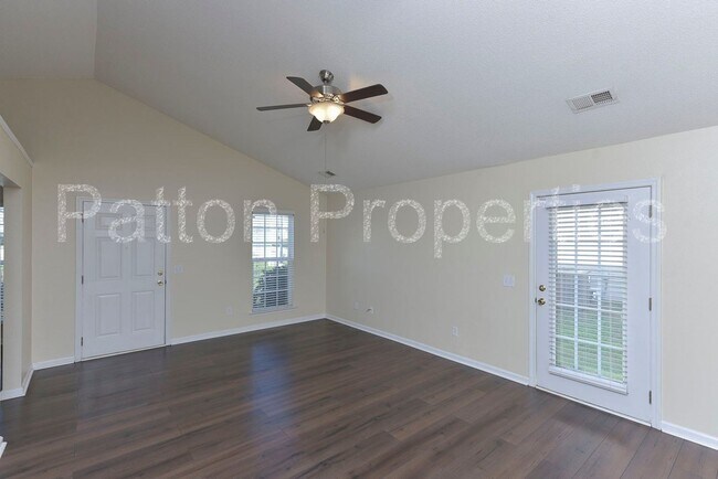 Foto del edificio - 295 Legend Oaks Dr