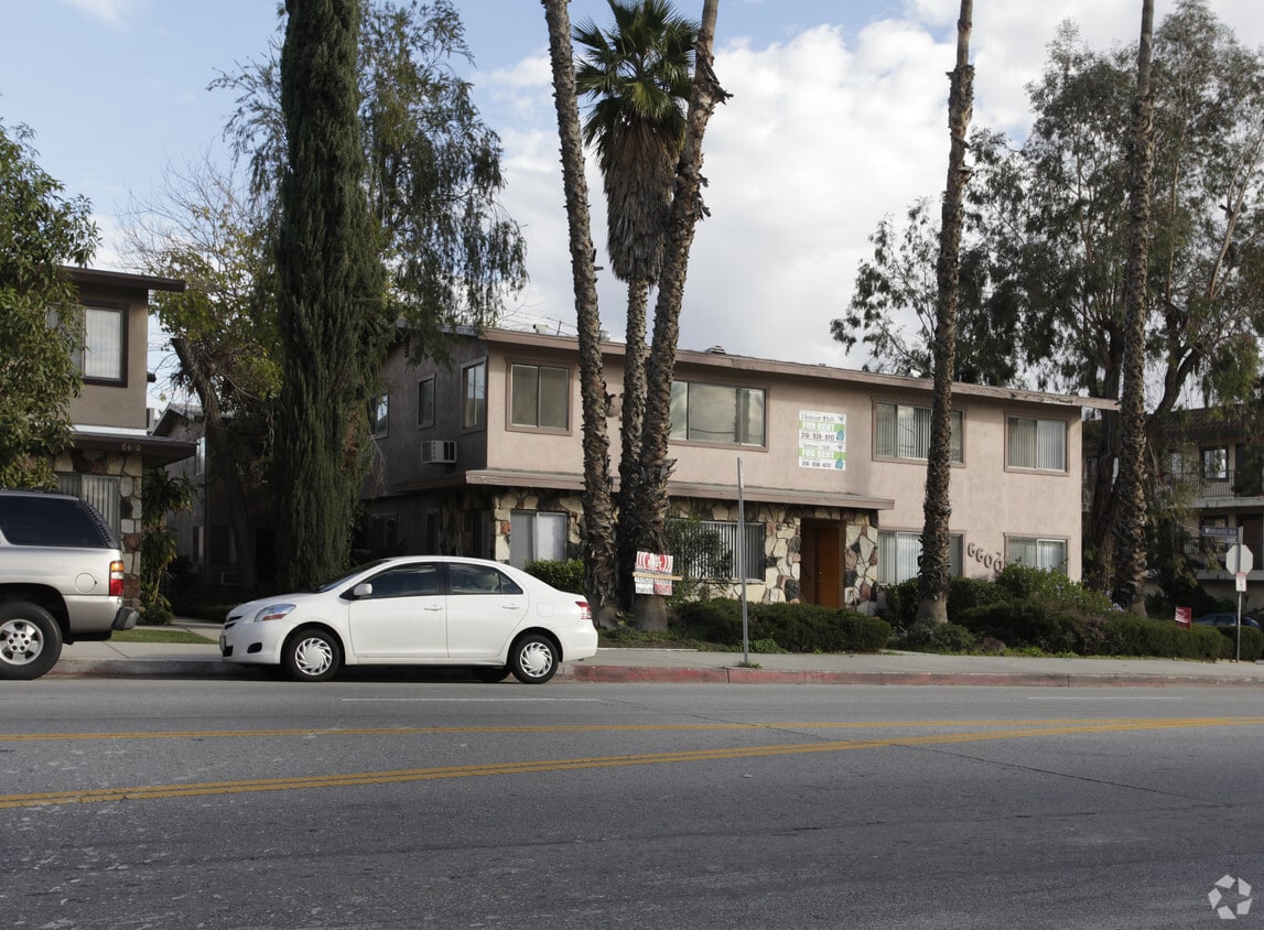 Building Photo - 6600 Whitsett Ave