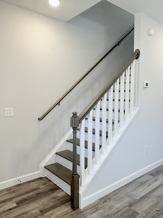 Building Photo - 932 Rodeo Ln