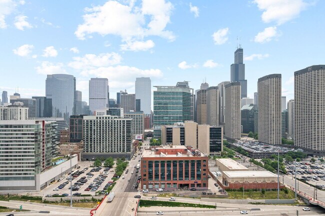 Foto del edificio - 737 W Washington Blvd
