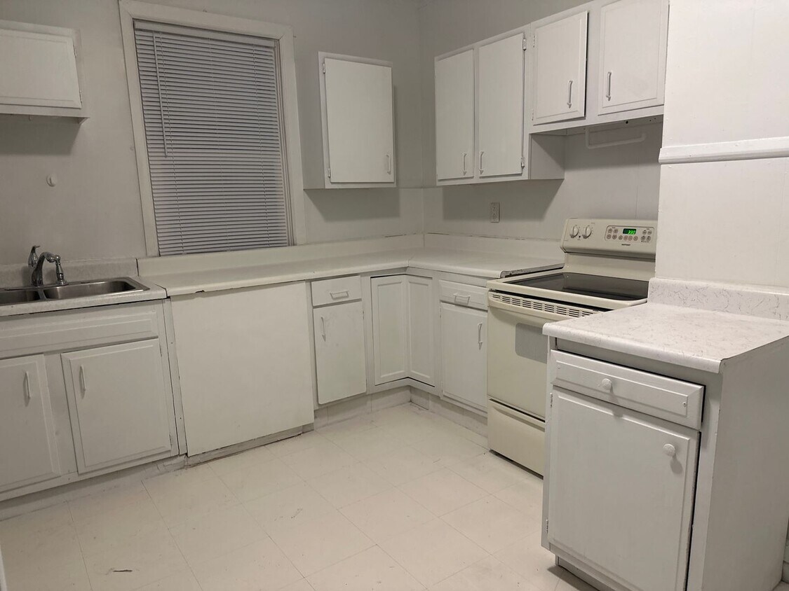 Primary Photo - Newly renovated south side 3 BR/2BA locate...