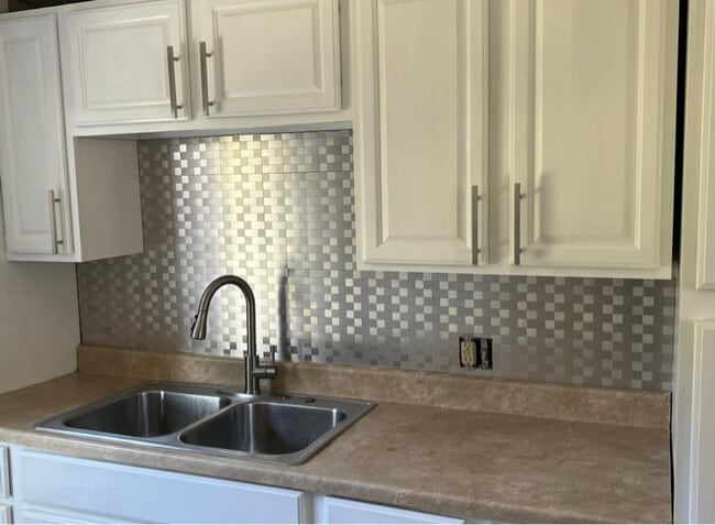 Building Photo - 728 Kearny Ave