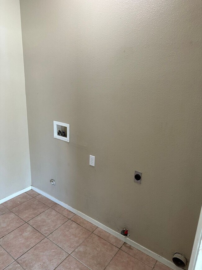 Building Photo - Lemoore’s finest