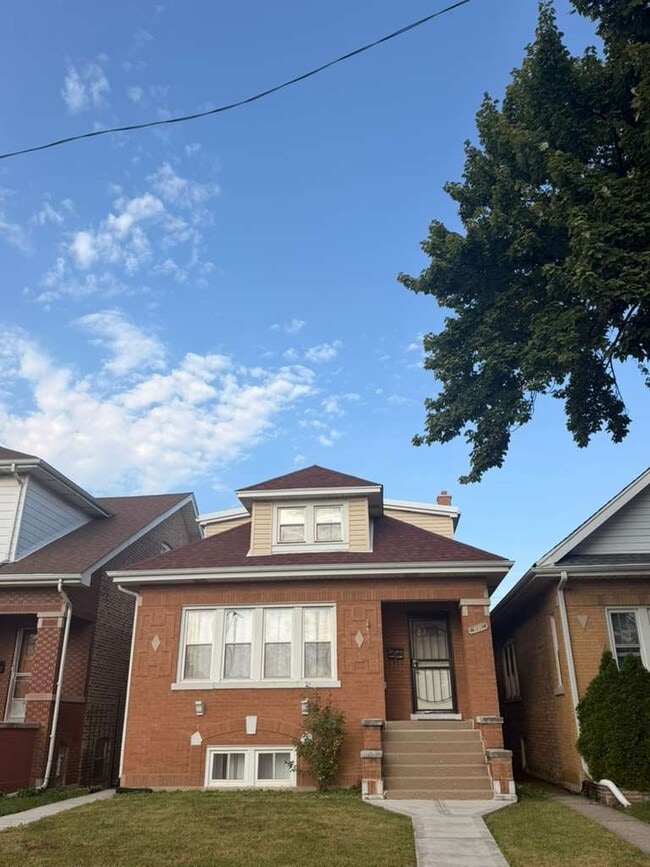 Building Photo - 4314 N Menard Ave