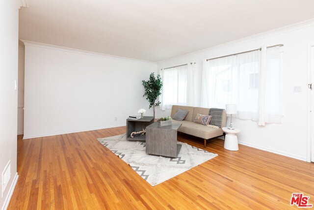 Foto principal - 1057 S Genesee Ave