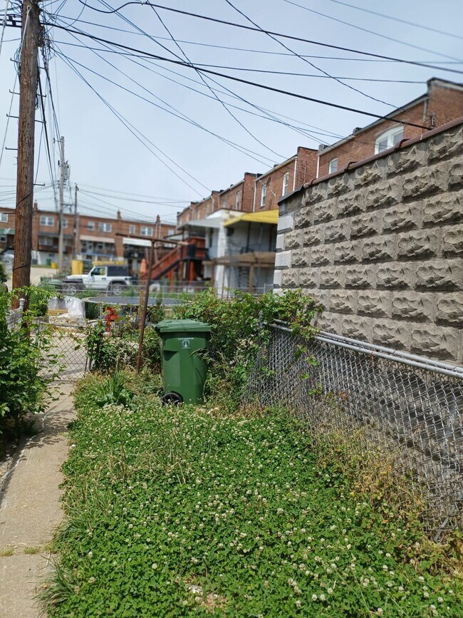 Foto del edificio - 912 Mt Holly St