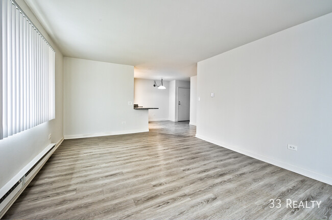 Building Photo - Spacious 1 Bed 1 Bath with Stainless Appli...