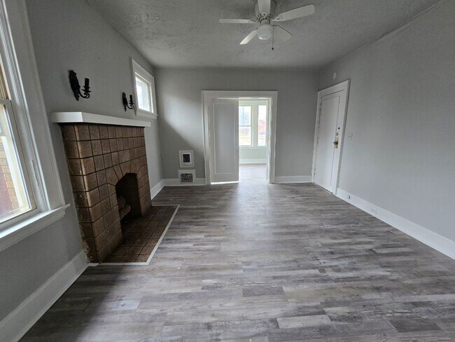 Foto del edificio - 579 Blair Ave