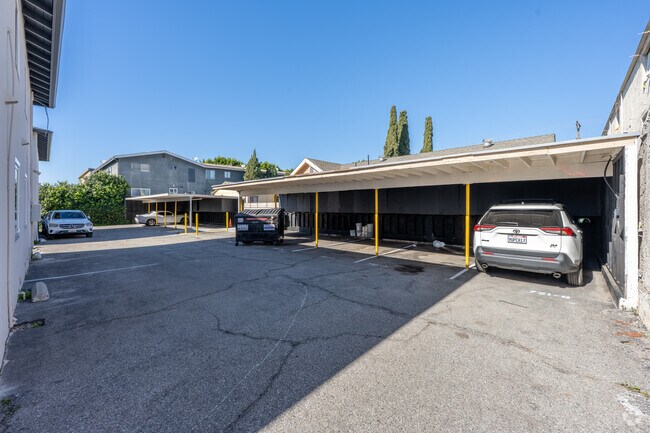 Aparcamiento - 715 E Garfield Ave