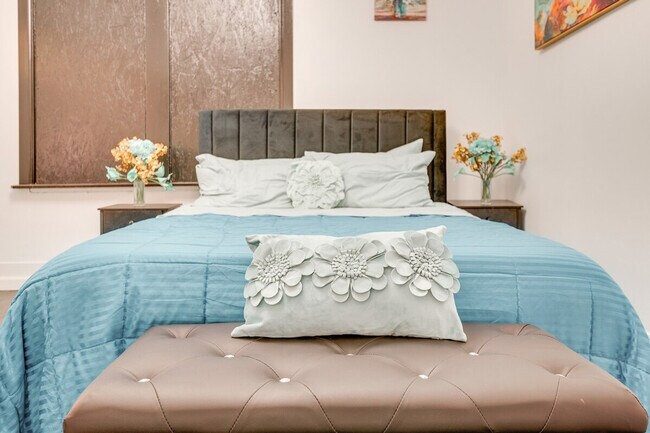 Foto del edificio - 318 Meeker Ave