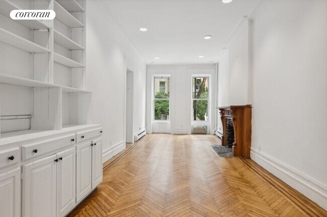 Building Photo - 22 W 95th St