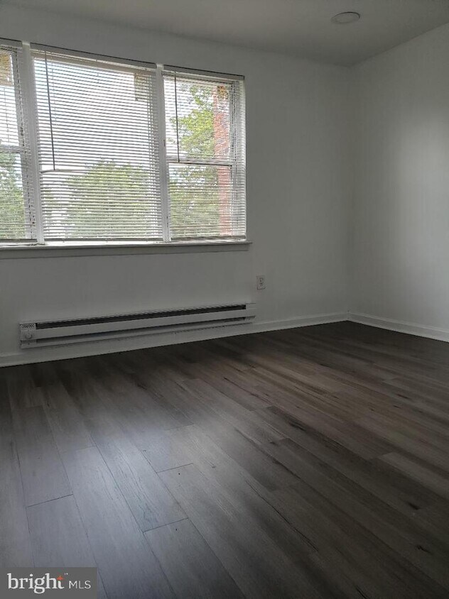 Foto del edificio - 238 W Roosevelt Blvd