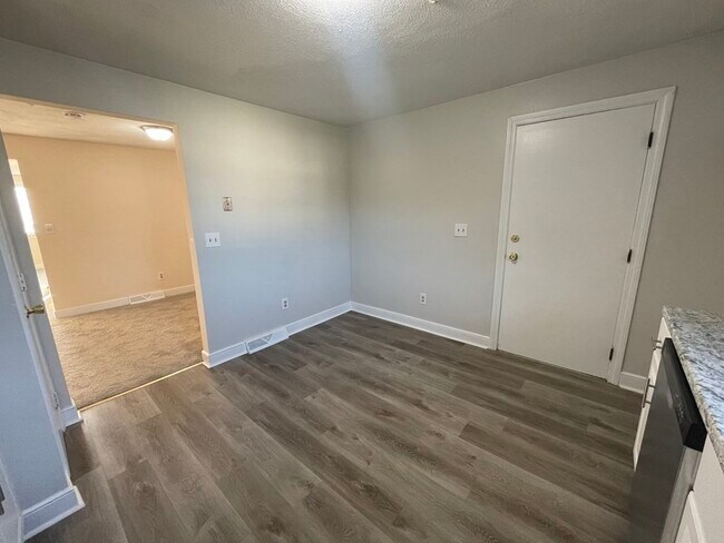 Foto del edificio - 13 Kennedy Dr