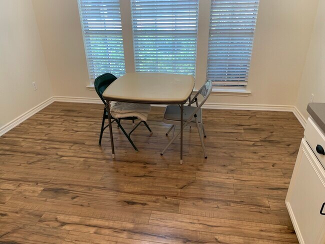 Foto del edificio - 2040 Garden Crest Ln
