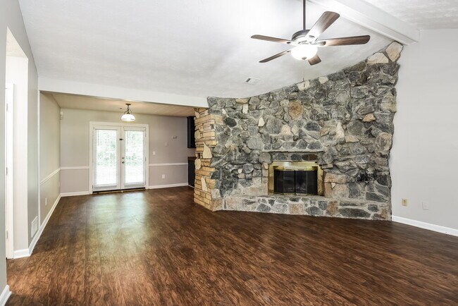 Foto del edificio - 897 Raintree Ct SE
