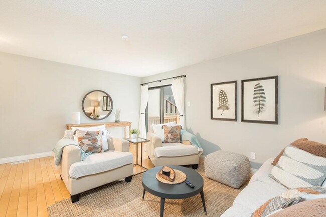 Foto del edificio - 2028 Falling Brook Dr