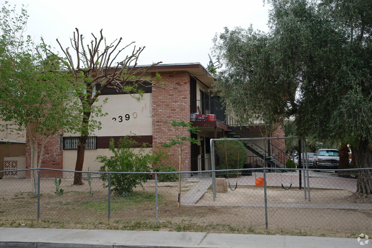 Primary Photo - 3390 Brussells St