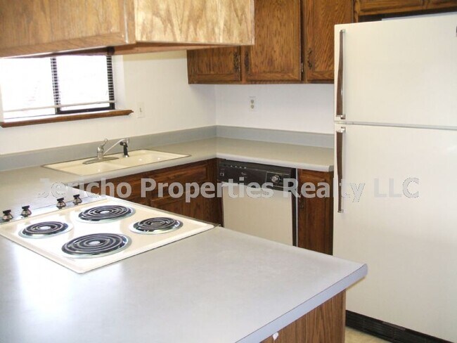 Building Photo - WESTMINSTER 2 BEDROOM CONDO WITH GARAGE