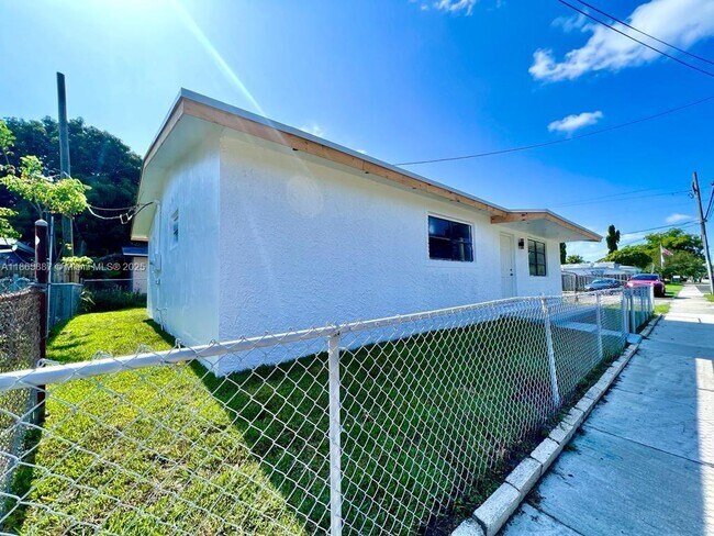 Foto del edificio - 427 N 24th Ave